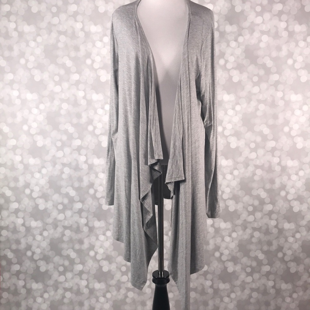 Beautiful Karen Kane grey heathered cardigan